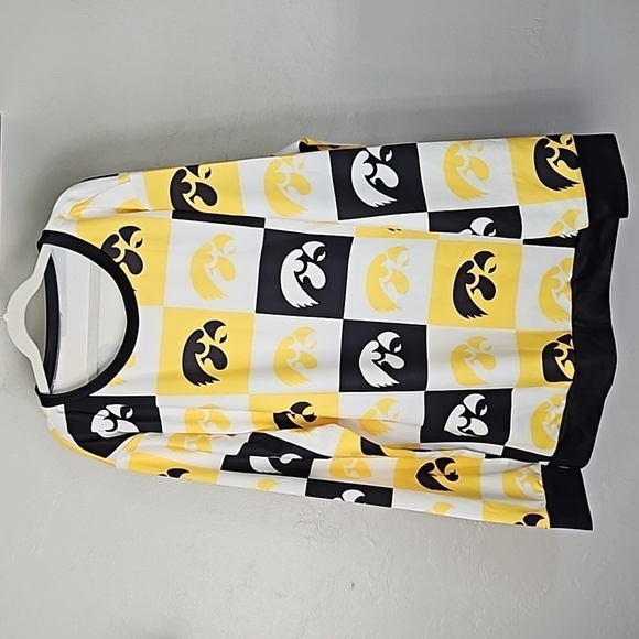 Iowa Hawkeyes Long Sleeve Shirt, New, XXL Runs Smaller - Picture 1 of 4